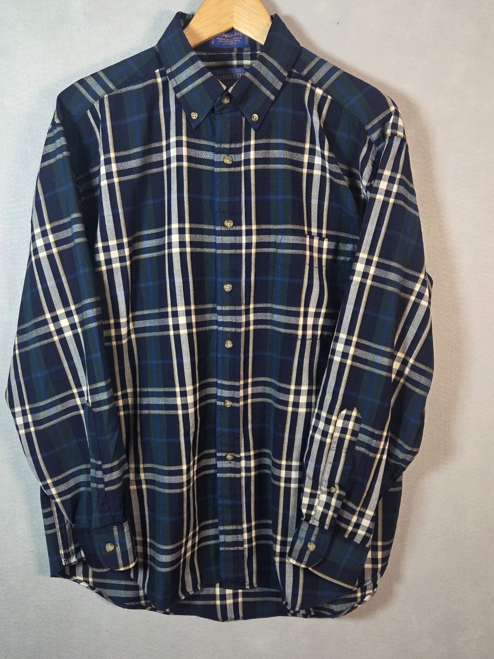 Pendleton Men's Plaid Long Sleeve Button-Down Shirt (T695)